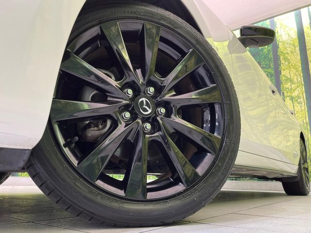 �y����18�C���`�A���~�z�C�[���z�O�ςɃ}�b�`���������A���~�z�C�[���𑕒����Ă���܂��B�e��ЊO�A���~�z�C�[����A�X�^�b�h���X�^�C�����戵�����Ă���܂��B���񂲑��k����������