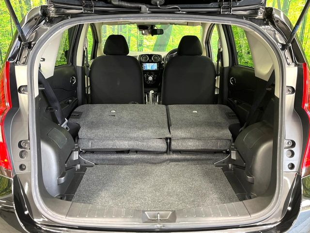 ���i�̂���������ʋ΁A���}���ɏ\���ȉ׎��X�y�[�X���m�ۂ��Ă���܂��B�Z�J���h�V�[�g��|���ƁA�傫�ȉו��̐ύڂ��\�ł���