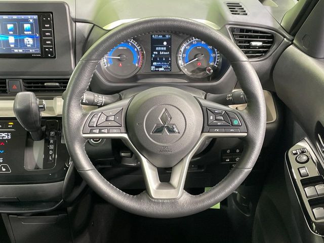 �y�����v�����X�e�A�����O�z�㎿�Ȋv���g�p���邱�ƂŁA��ɂ����������݂ƂĂ��^�]���₷���n���h���ł���