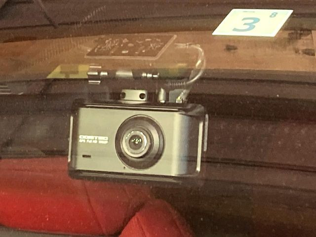 【ドライブレコーダー】ドライブレコーダー装備!走行中はもちろん、あおり運転や事故に遭遇した際、映像で記録し、万一のリスクに備えます。※記録用SDカードはお客様ご自身でご準備いただく必要があります。