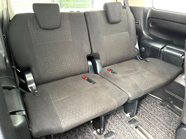 3列目シートはもちろん状態良好☆大人でもゆったりと座って頂けますので、大人数でのお出かけもラクラクです♪ご家族で、気の知れた仲間で、ドライブに行くのが楽しみですね♪