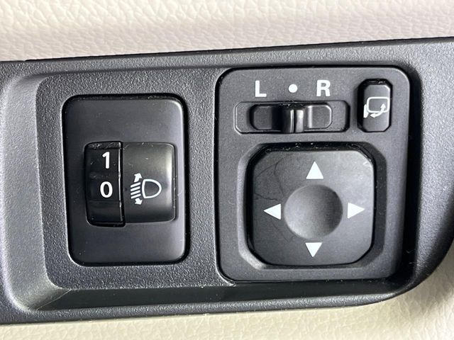 �y�d���i�[�~���[�z�T�C�h�~���[�͓d���i�[���ƂȂ��Ă���A�������ԏ�ł��L�Y�������X�N��}�����܂��B