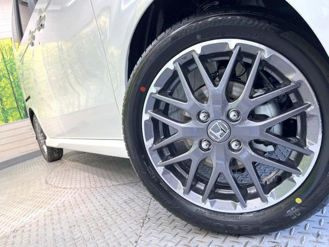 �y����15�C���`�A���~�z�C�[���z�O�ςɃ}�b�`���������A���~�z�C�[���𑕒����Ă���܂��B�e��ЊO�A���~�z�C�[����A�X�^�b�h���X�^�C�����戵�����Ă���܂��B���񂲑��k����������