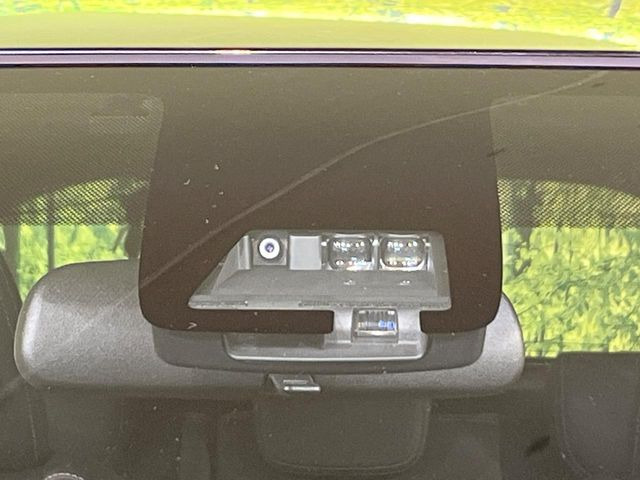 【トヨタセーフティセンス】走行中に前方の車両等を認識し、衝突しそうな時は警報とブレーキで衝突回避と被害軽減をアシスト。より安全にドライブをお楽しみいただけます。