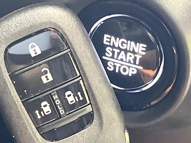 �yHonda�X�}�[�g�L�[�z�J�o����|�P�b�g�ɓ��ꂽ�܂܂ł��h�A�̎{���E�������\�ȃX�}�[�g�L�[�𑕔��B�G���W���̃I���E�I�t�����J�M�����o���K�v����������Ƃ��Ă��֗��ł���