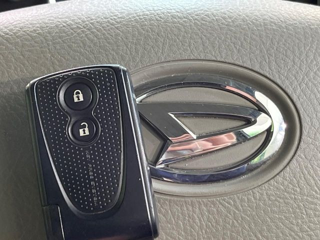 �y�L�[�t���[�V�X�e���z�J�o����|�P�b�g�ɓ��ꂽ�܂܂ł��h�A�̎{���E�������\�ȃX�}�[�g�L�[�𑕔��B�G���W���̃I���E�I�t�����J�M�����o���K�v����������Ƃ��Ă��֗��ł���