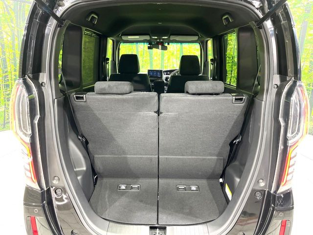 ���i�̂���������ʋ΁A���}���ɏ\���ȉ׎��X�y�[�X���m�ۂ��Ă���܂��B�Z�J���h�V�[�g��|���ƁA�傫�ȉו��̐ύڂ��\�ł���