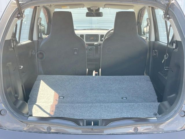 ���i�̂���������ʋ΁A���}���ɏ\���ȉ׎��X�y�[�X���m�ۂ��Ă���܂��B�Z�J���h�V�[�g��|���ƁA�傫�ȉו��̐ύڂ��\�ł���