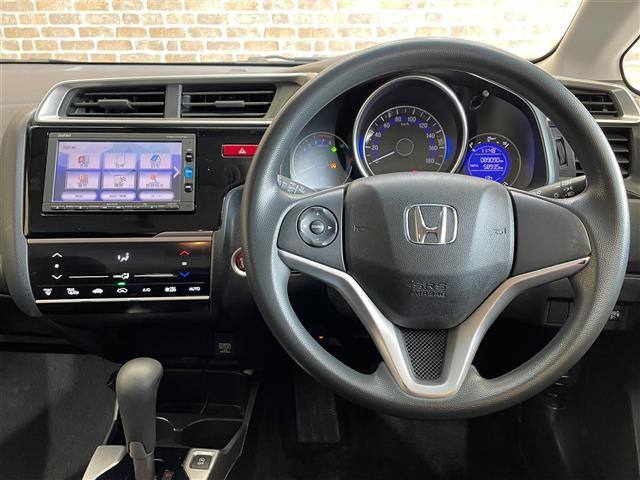 フィット1.3 13G Fパッケージ 4WD