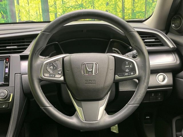 【ステアリングスイッチ】運転中、前方から目線をそらすことなく、オーディオ等の操作が可能な便利機能!安心&快適なドライブを演出してくれます♪