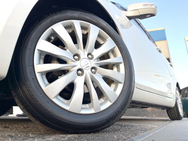 【純正16インチアルミホイール】外観にマッチした純正アルミホイールを装着しております。各種社外アルミホイールや、スタッドレスタイヤも取扱いしております。是非ご相談ください♪