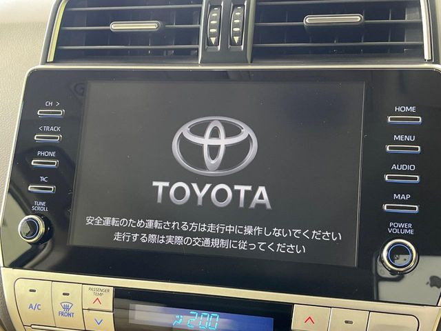 【9インチ 純正ナビ】人気の純正ナビを装備しております。ナビの使いやすさはもちろん、オーディオ機能も充実!キャンプや旅行はもちろん、通勤や買い物など普段のドライブも楽しくなるはず♪