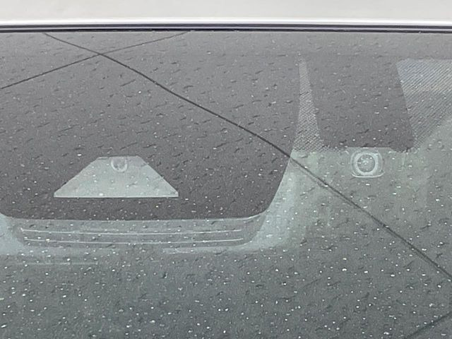 �y�g���^�Z�[�t�e�B�Z���X�z���s���ɑO���̎ԗ�����F�����A�Փ˂������Ȏ��͌x��ƃu���[�L�ŏՓˉ���Ɣ�Q�y�����A�V�X�g�B�����S�Ƀh���C�u�����y���݂��������܂��B