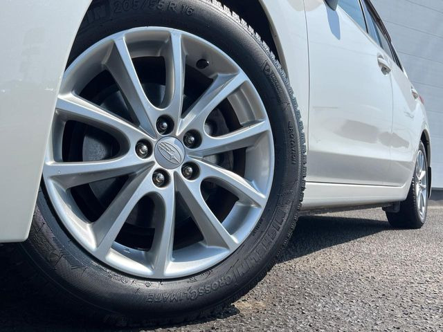 �y����16�C���`�A���~�z�C�[���z�O�ςɃ}�b�`���������A���~�z�C�[���𑕒����Ă���܂��B�e��ЊO�A���~�z�C�[����A�X�^�b�h���X�^�C�����戵�����Ă���܂��B���񂲑��k����������