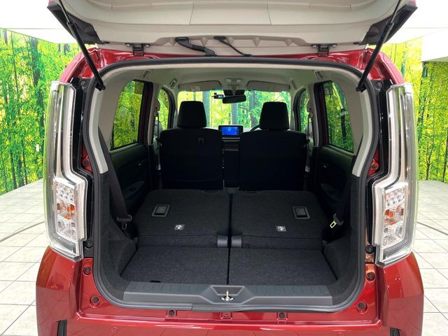 ���i�̂���������ʋ΁A���}���ɏ\���ȉ׎��X�y�[�X���m�ۂ��Ă���܂��B�Z�J���h�V�[�g��|���ƁA�傫�ȉו��̐ύڂ��\�ł���