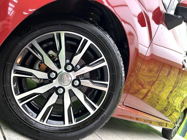 �y����14�C���`�A���~�z�C�[���z�O�ςɃ}�b�`���������A���~�z�C�[���𑕒����Ă���܂��B�e��ЊO�A���~�z�C�[����A�X�^�b�h���X�^�C�����戵�����Ă���܂��B���񂲑��k����������