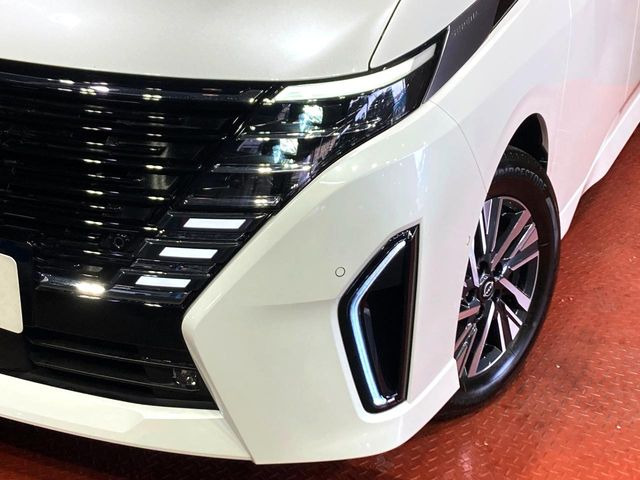 �yLED�w�b�h���C�g�z���V����ԑ��s�����ǍD�Ȏ��E���m�ۂ����S���ĉ^�]�ł��鍂�P�xLED�w�b�h���C�g�𑕔�!�_�����x�������A����d�͂��}�����Ă��܂��B