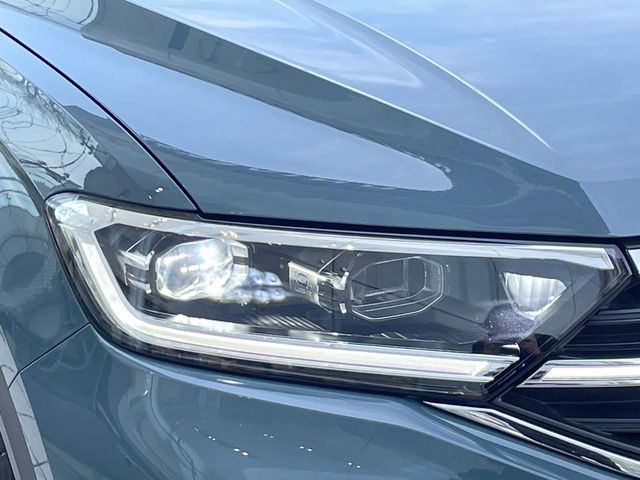 ●LEDヘッドライト:夜間走行時も良好な視界を確保し安心して運転できる高輝度LEDヘッドライトを装備!点灯速度が早く、消費電力も抑えられています。