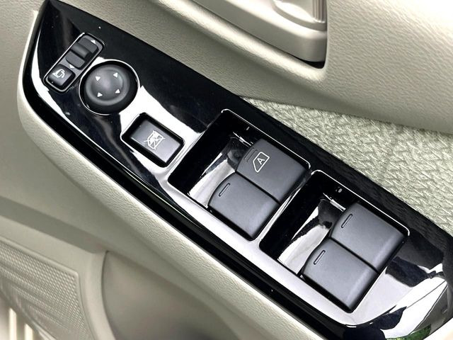 �y�d���i�[�~���[�z�T�C�h�~���[�͓d���i�[���ƂȂ��Ă���A�������ԏ�ł��L�Y�������X�N��}�����܂��B