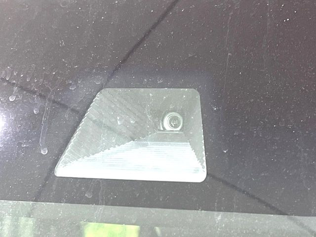 �y�z���_�Z���V���O�z���s���ɑO���̎ԗ�����F�����A�Փ˂������Ȏ��͌x��ƃu���[�L�ŏՓˉ���Ɣ�Q�y�����A�V�X�g�B�����S�Ƀh���C�u�����y���݂��������܂��B