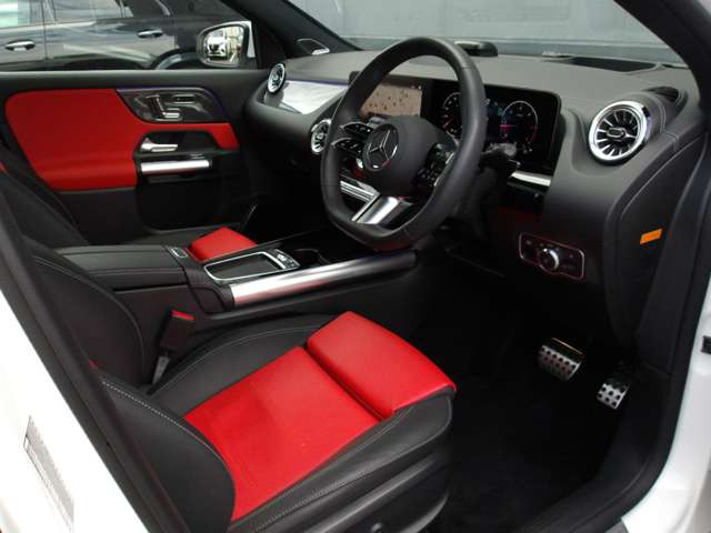 GLAクラスGLA200d 4マチック AMGラインパッケージ 4WD