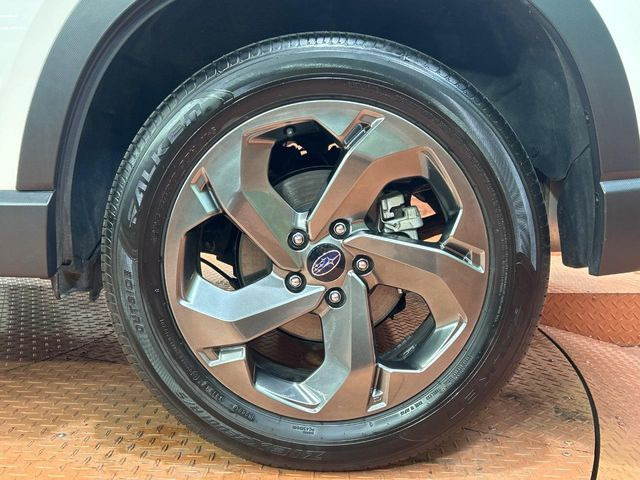 �y����18�C���`�A���~�z�C�[���z�O�ςɃ}�b�`���������A���~�z�C�[���𑕒����Ă���܂��B�e��ЊO�A���~�z�C�[����A�X�^�b�h���X�^�C�����戵�����Ă���܂��B���񂲑��k����������