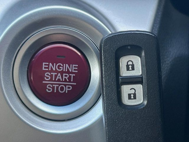 �yHonda�X�}�[�g�L�[�z�J�o����|�P�b�g�ɓ��ꂽ�܂܂ł��h�A�̎{���E�������\�ȃX�}�[�g�L�[�𑕔��B�G���W���̃I���E�I�t�����J�M�����o���K�v����������Ƃ��Ă��֗��ł���