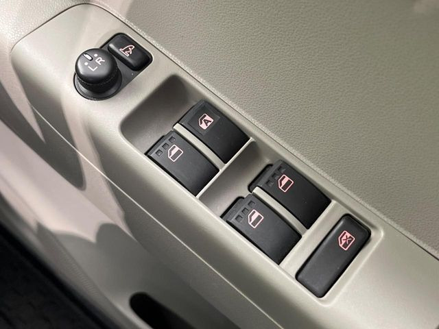 �y�d���i�[�~���[�z�T�C�h�~���[�͓d���i�[���ƂȂ��Ă���A�������ԏ�ł��L�Y�������X�N��}�����܂��B