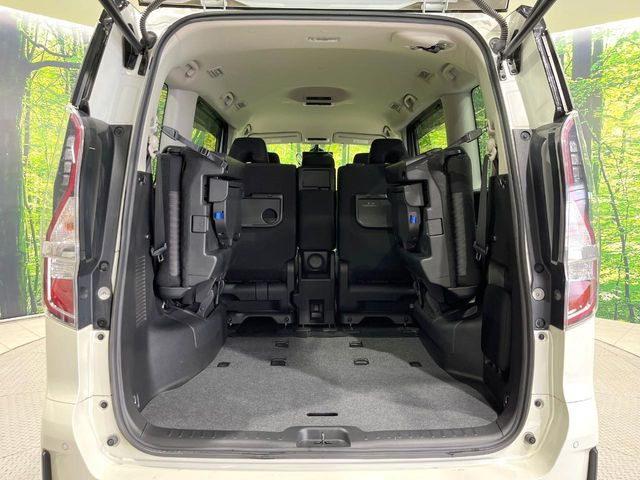 ���i�̂���������ʋ΁A���}���ɏ\���ȉ׎��X�y�[�X���m�ۂ��Ă���܂��B�Z�J���h�V�[�g��|���ƁA�傫�ȉו��̐ύڂ��\�ł���