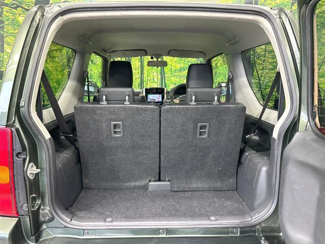 ���i�̂���������ʋ΁A���}���ɏ\���ȉ׎��X�y�[�X���m�ۂ��Ă���܂��B�Z�J���h�V�[�g��|���ƁA�傫�ȉו��̐ύڂ��\�ł���