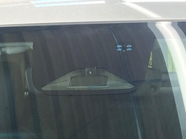 �y�z���_�Z���V���O�z���s���ɑO���̎ԗ�����F�����A�Փ˂������Ȏ��͌x��ƃu���[�L�ŏՓˉ���Ɣ�Q�y�����A�V�X�g�B�����S�Ƀh���C�u�����y���݂��������܂��B