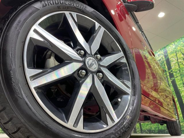 �y����15�C���`�A���~�z�C�[���z�O�ςɃ}�b�`���������A���~�z�C�[���𑕒����Ă���܂��B�e��ЊO�A���~�z�C�[����A�X�^�b�h���X�^�C�����戵�����Ă���܂��B���񂲑��k����������