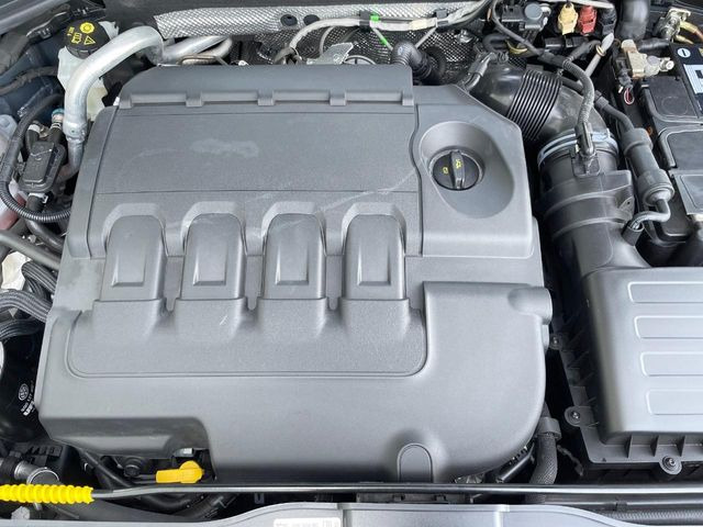 ●当店では、各メーカーの専用診断テスターを導入。国家資格を持つテクニカルスタッフも常駐しておりますので、万が一の際にも安心してご利用いただけます。