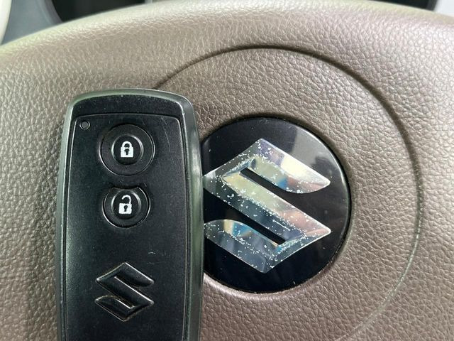 �y�L�[���X�X�^�[�g�V�X�e���z�J�o����|�P�b�g�ɓ��ꂽ�܂܂ł��h�A�̎{���E�������\�ȃX�}�[�g�L�[�𑕔��B�G���W���̃I���E�I�t�����J�M�����o���K�v����������Ƃ��Ă��֗��ł���