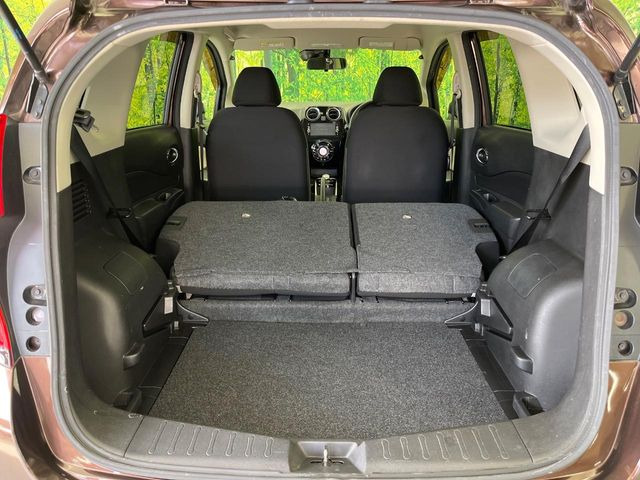 ���i�̂���������ʋ΁A���}���ɏ\���ȉ׎��X�y�[�X���m�ۂ��Ă���܂��B�Z�J���h�V�[�g��|���ƁA�傫�ȉו��̐ύڂ��\�ł���