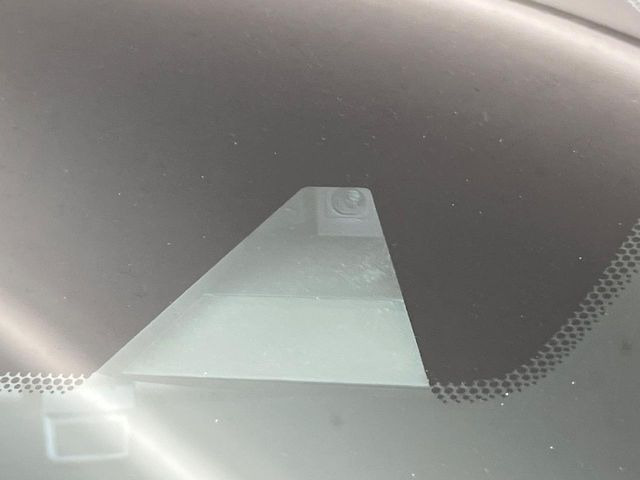 �y�C���e���W�F���g�G�}�[�W�F���V�[�u���[�L�z�t�����g�J�����őO���̎ԗ�����s�҂����m�B�Փ˂������Ȏ��͏Փ˔�Q�y���u���[�L���쓮�A�Փˉ�����T�|�[�g�B�����S�Ƀh���C�u�����y���݂��������܂��B