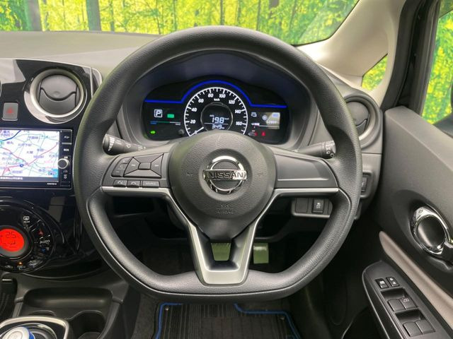 【ステアリングスイッチ】運転中、前方から目線をそらすことなく、オーディオ等の操作が可能な便利機能!安心&快適なドライブを演出してくれます♪