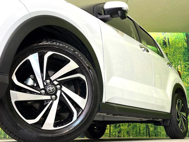 �y����17�C���`�A���~�z�C�[���z�O�ςɃ}�b�`���������A���~�z�C�[���𑕒����Ă���܂��B�e��ЊO�A���~�z�C�[����A�X�^�b�h���X�^�C�����戵�����Ă���܂��B���񂲑��k����������