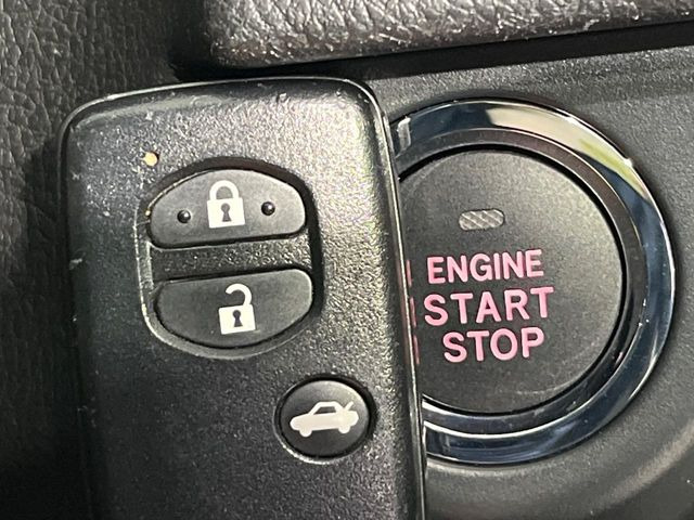 �y�A�N�Z�X�L�[&�v�b�V���X�^�[�g�z�J�o����|�P�b�g�ɓ��ꂽ�܂܂ł��h�A�̎{���E�������\�ȃX�}�[�g�L�[�𑕔��B�G���W���̃I���E�I�t�����J�M�����o���K�v�������A�{�^�����v�b�V�����邾����OK��