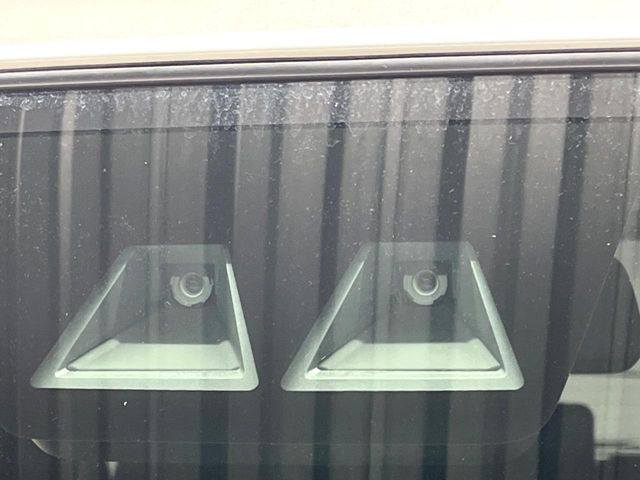 �y�X�}�[�g�A�V�X�g�z���s���ɑO���̎ԗ�����F�����A�Փ˂������Ȏ��͌x��ƃu���[�L�ŏՓˉ���Ɣ�Q�y�����A�V�X�g�B�����S�Ƀh���C�u�����y���݂��������܂��B