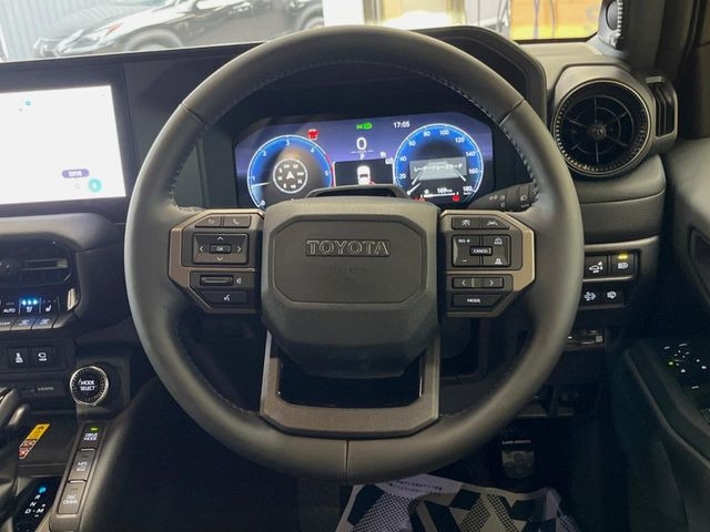 �y�����v�����X�e�A�����O�z�㎿�Ȋv���g�p���邱�ƂŁA��ɂ����������݂ƂĂ��^�]���₷���n���h���ł���