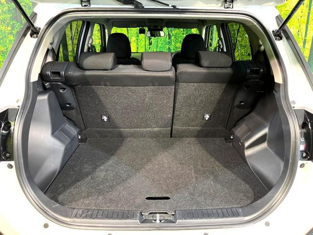 ���i�̂���������ʋ΁A���}���ɏ\���ȉ׎��X�y�[�X���m�ۂ��Ă���܂��B�Z�J���h�V�[�g��|���ƁA�傫�ȉו��̐ύڂ��\�ł���