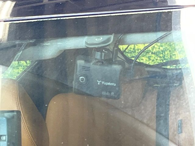 【ドライブレコーダー】ドライブレコーダー装備!走行中はもちろん、あおり運転や事故に遭遇した際、映像で記録し、万一のリスクに備えます。※記録用SDカードはお客様ご自身でご準備いただく必要があります。