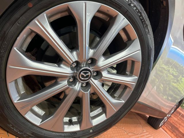 �y����20�C���`�A���~�z�C�[���z�O�ςɃ}�b�`���������A���~�z�C�[���𑕒����Ă���܂��B�e��ЊO�A���~�z�C�[����A�X�^�b�h���X�^�C�����戵�����Ă���܂��B���񂲑��k����������