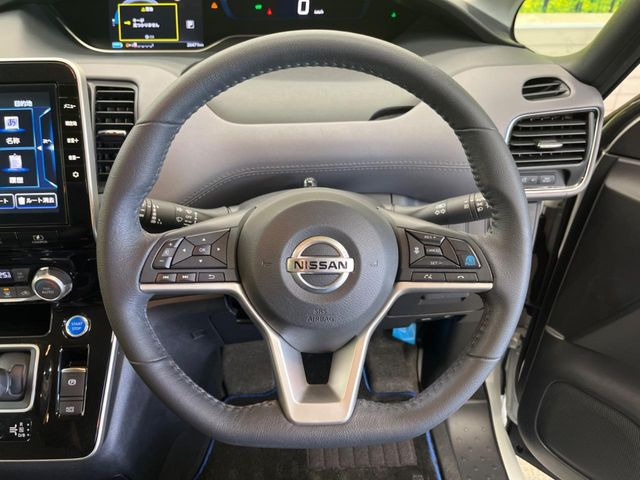 �y�����v�����X�e�A�����O�z�㎿�Ȋv���g�p���邱�ƂŁA��ɂ����������݂ƂĂ��^�]���₷���n���h���ł���