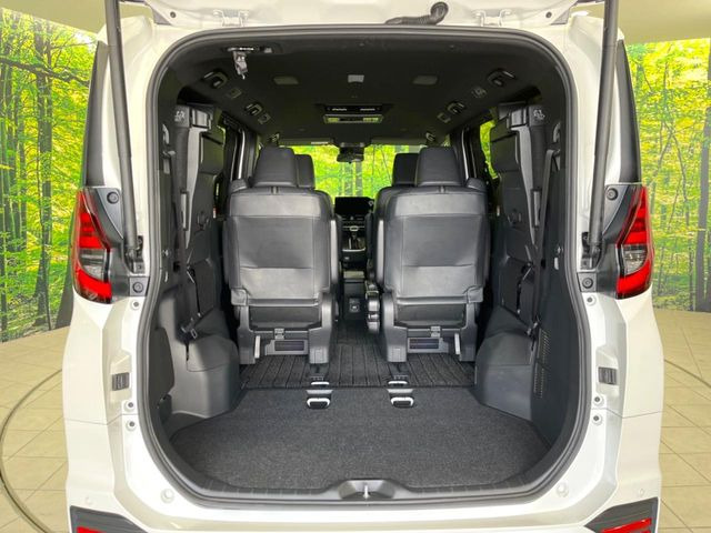 ���i�̂���������ʋ΁A���}���ɏ\���ȉ׎��X�y�[�X���m�ۂ��Ă���܂��B�Z�J���h�V�[�g��|���ƁA�傫�ȉו��̐ύڂ��\�ł���