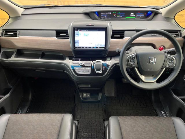 フリード1.5 ハイブリッド クロスター ブラックスタイル