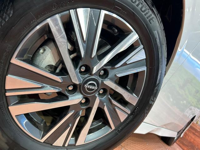 �y����16�C���`�A���~�z�C�[���z�O�ςɃ}�b�`���������A���~�z�C�[���𑕒����Ă���܂��B�e��ЊO�A���~�z�C�[����A�X�^�b�h���X�^�C�����戵�����Ă���܂��B���񂲑��k����������