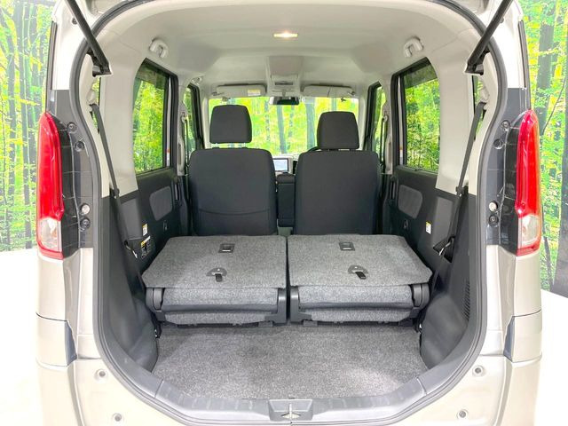 ���i�̂���������ʋ΁A���}���ɏ\���ȉ׎��X�y�[�X���m�ۂ��Ă���܂��B�Z�J���h�V�[�g��|���ƁA�傫�ȉו��̐ύڂ��\�ł���