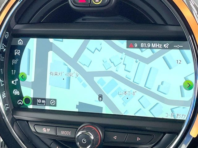 �������i�r:��̊��̂���i�r�́A����������ԓ������o���Ă���܂��B�I�[�f�B�I�@�\���[�����Ă���܂��̂ŁA�^�]�����y���߂܂���